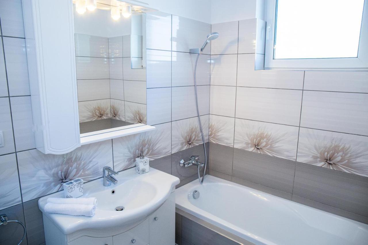 Apartament Luxury Irina Apartment Risnov Exterior photo