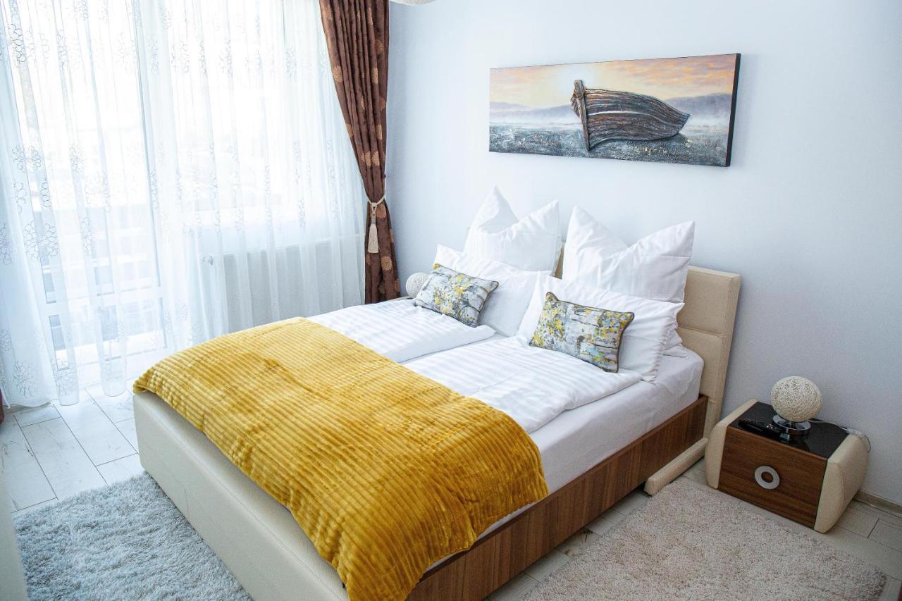Apartament Luxury Irina Apartment Risnov Exterior photo